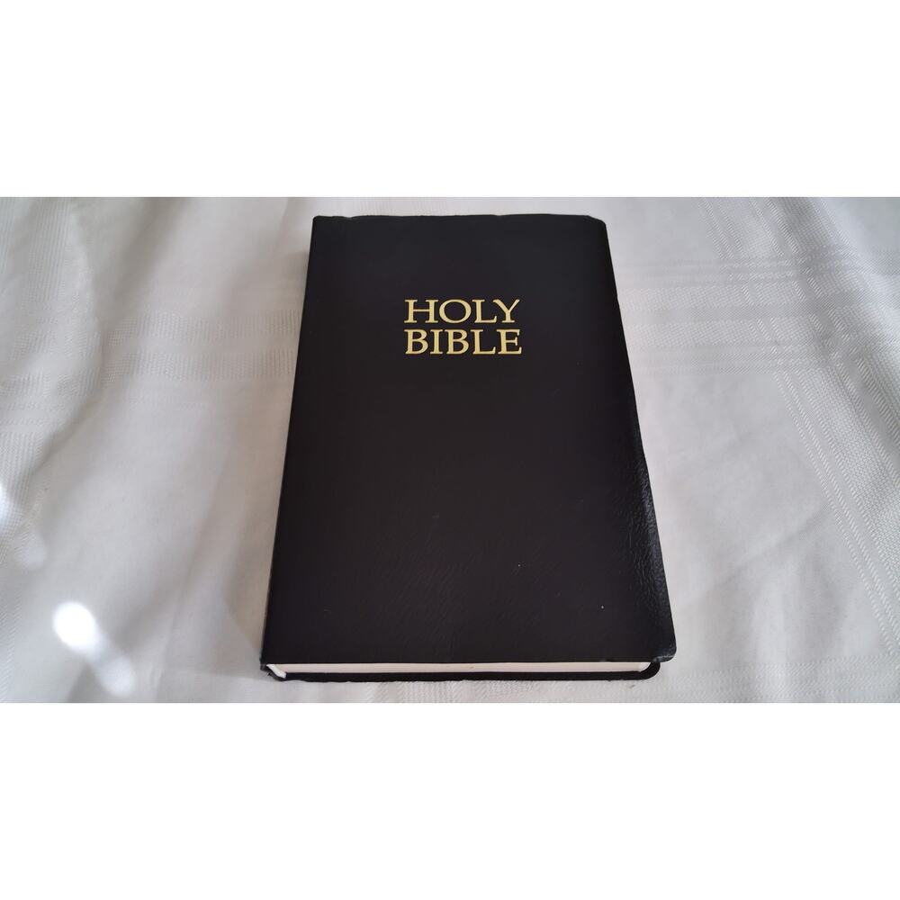 Holy Bible KJVER Gift & Award Holy Bible, Black Ultrasoft Easy Read 2023 Edition